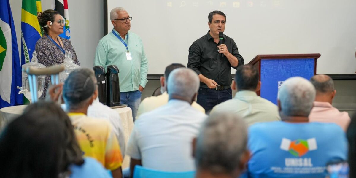 Prefeito interino Altemar Lopes recebe lideranças comunitárias e ouve demandas dos bairros