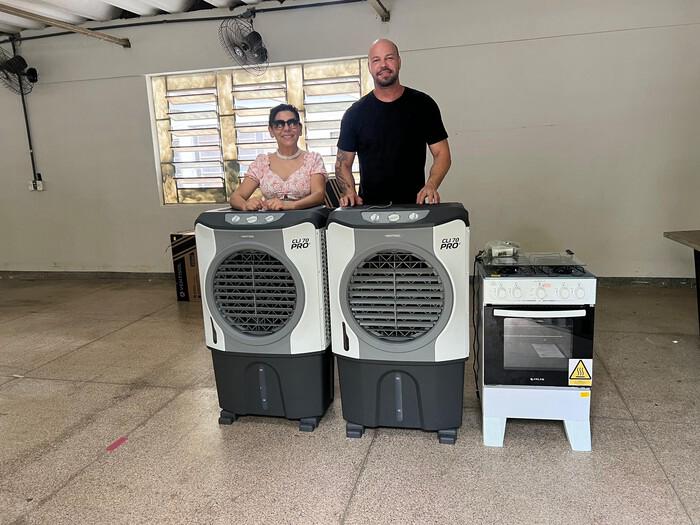 Associação Coophalis, Coophasem e Santa Marina entrega climatizadores e fogão para comunidade